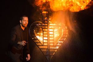 world-tour-2014-david-blaine-andreas-Poupoutsis-fire-logo